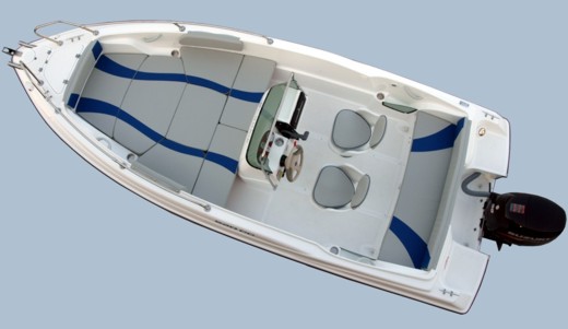 The bow of 520 CC is quickly and easily converted into a large bed for sunbathing and rest (optional equipment)